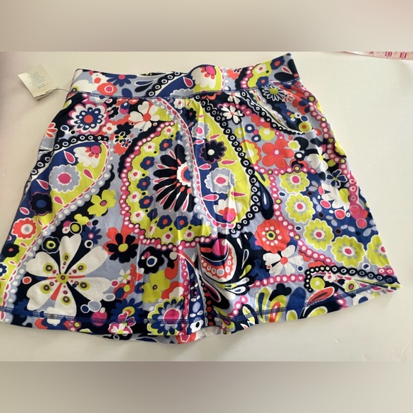 T BY TALBOT. SIZE MP. FLORAL PATTERNED SKORTS. - Picture 2 of 13